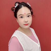 韦童月